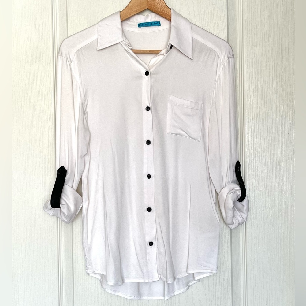 Alice+Olivia Willa White Silky Roll Tab Sleeve Top Size S Quiet Luxury Office
